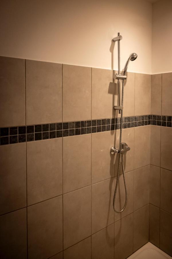 נים Superbe Appartement Avec Patio מראה חיצוני תמונה