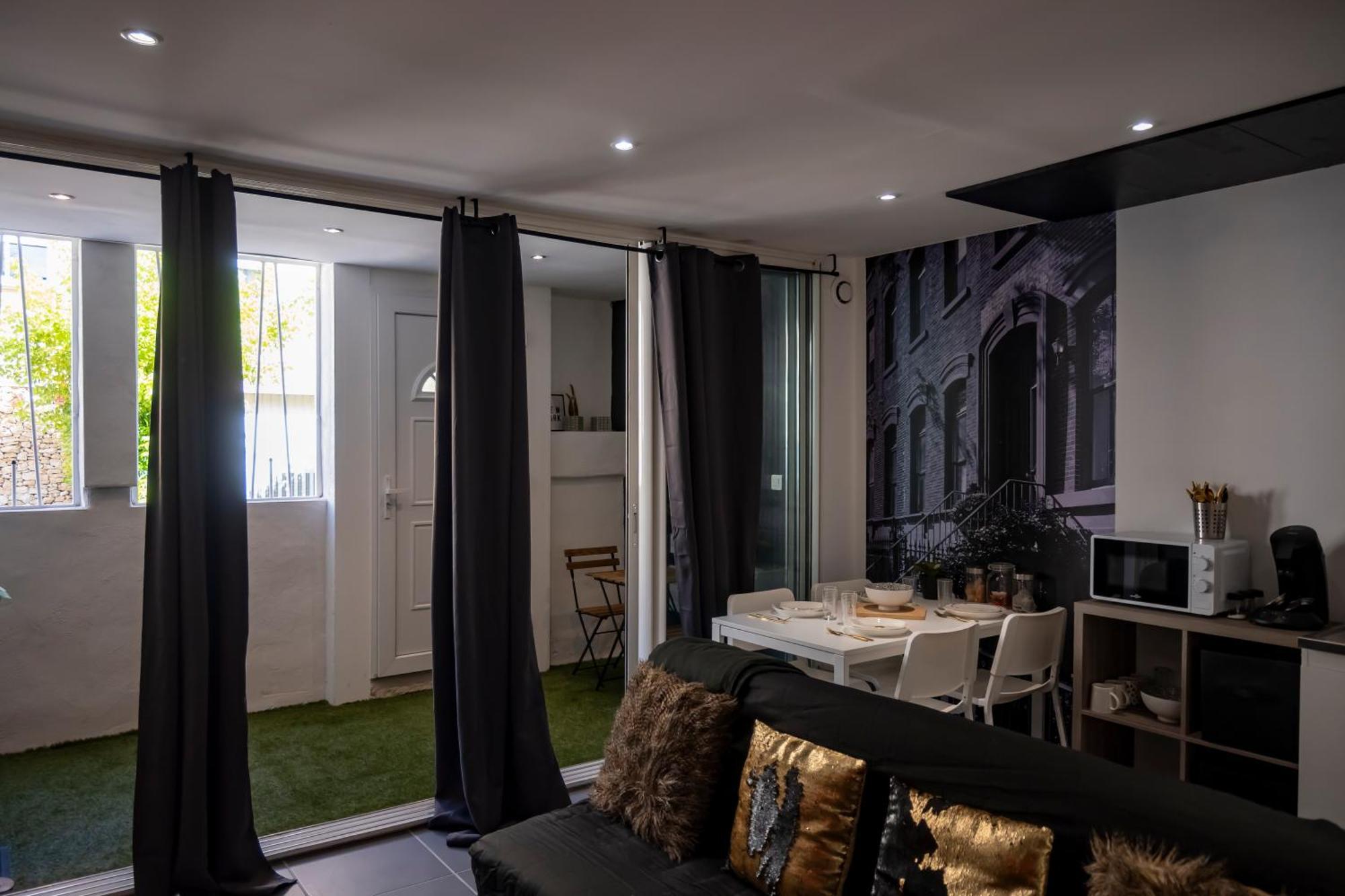 נים Superbe Appartement Avec Patio מראה חיצוני תמונה